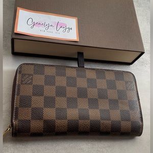 SOLD Authentic Louis Vuitton Zippy Wallet